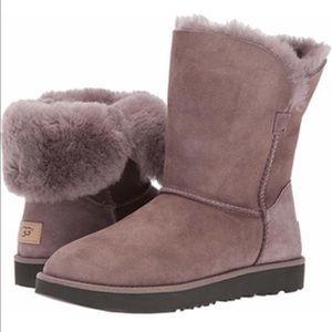Short cuff Ugg’s in stormy gray